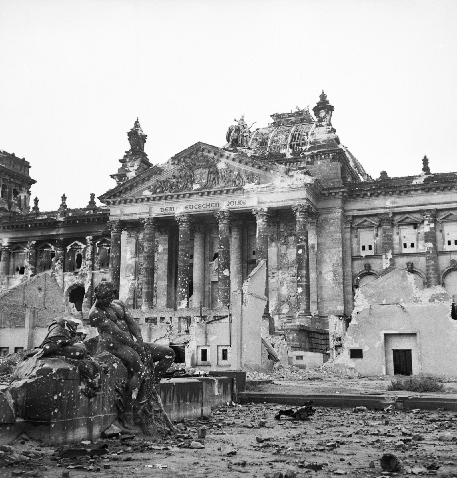 Ruinas del Reichstag de Berlín el 3 de junio de 1945