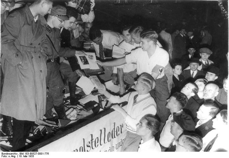 Quema pública de libros en Berlín el 10 de mayo de 1933